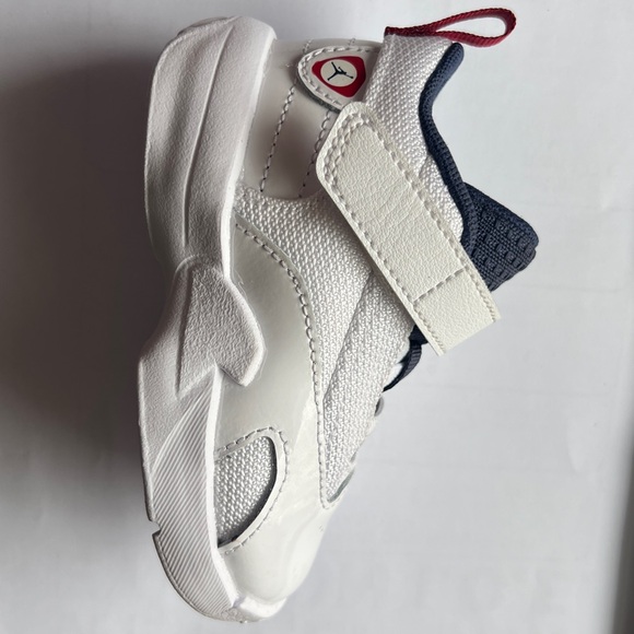 Jordan MAX AURA Toddler White  Sneakers (w/ navy blue & red accents) FQ8296-100